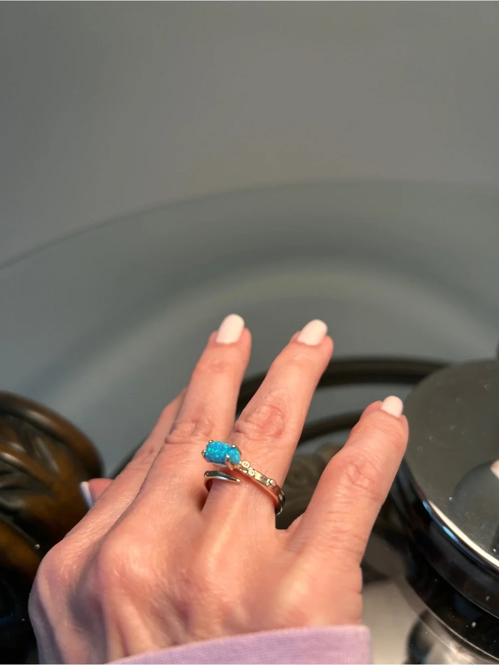 Kendra Scott Kyocera Opal Dainty Gold Tone Ring, Great Condition- Size 4.5-5 - Picture 7 of 9